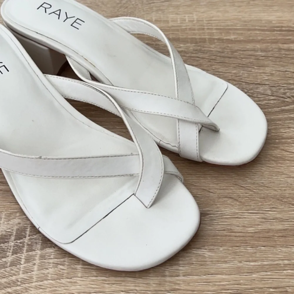 RAYE Estes Revolve White Block Heel‎ Thong Sandals